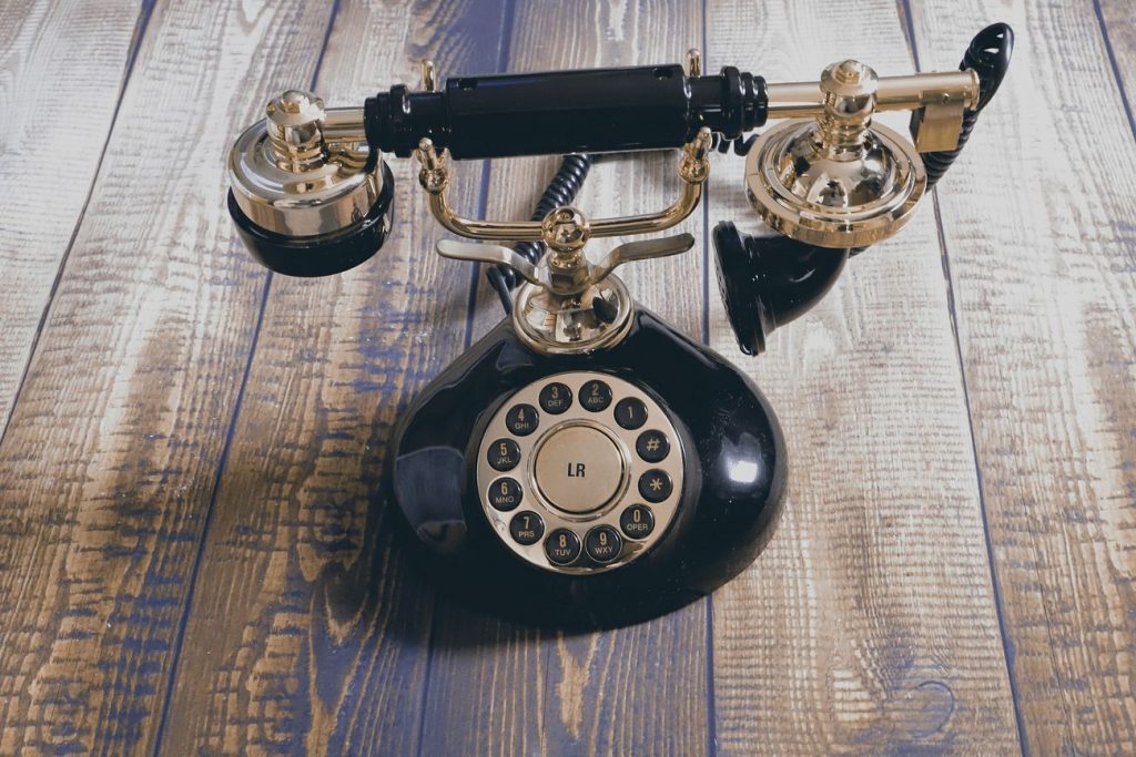 Free rotary dial telephone image